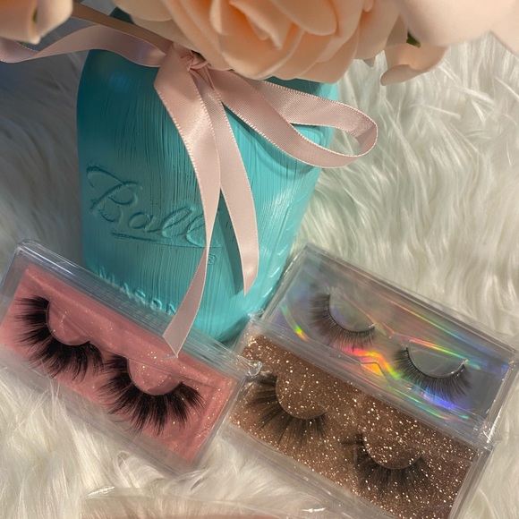 3 Pairs Lashes & 1 FREE applicator - Picture 1 of 5